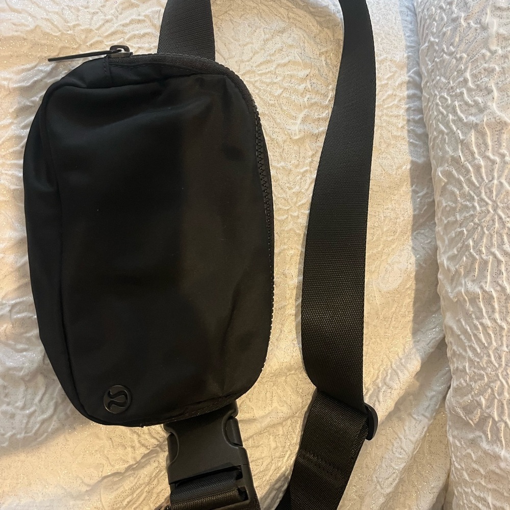 lululemon athletica Classic Black Belt Bag